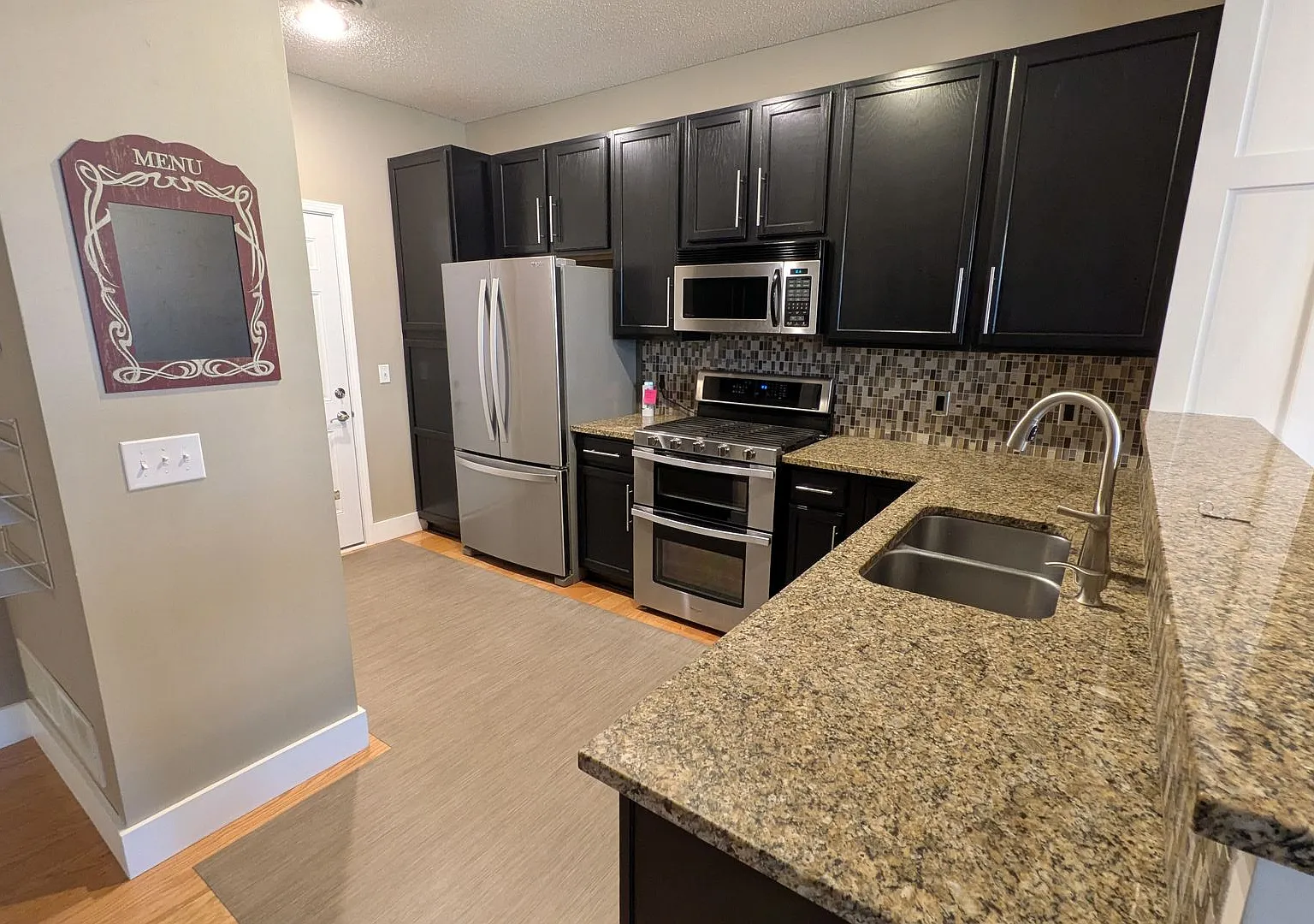 Beautiful 2 bedroom townhouse in Maple Grove — Photo 2