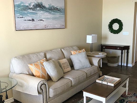 Living room w/queen sleeper