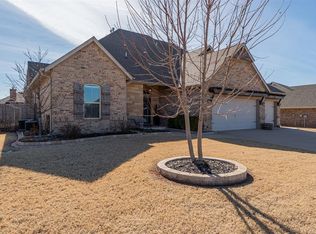 6140 Oxnard St, Edmond, OK 73034