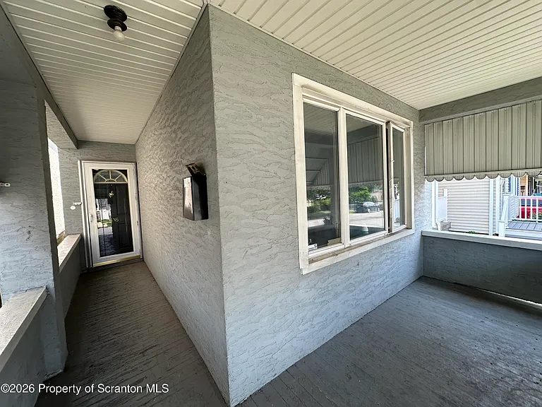 615 S Webster Ave — Photo 3