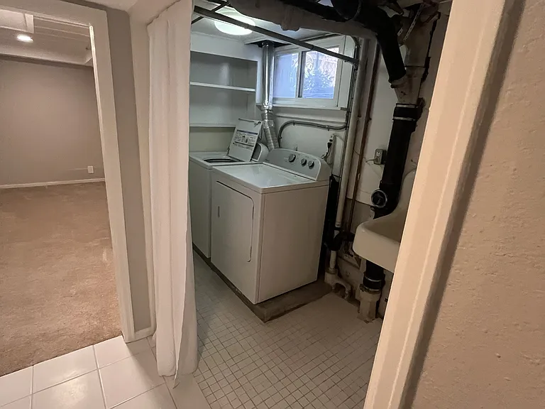 Laundry room & utility sink room