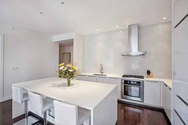 Rented by Bond New York | media 25