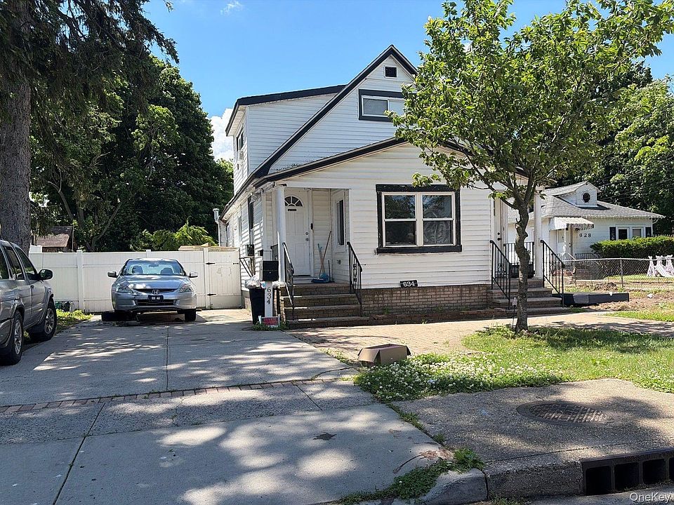 2nd image of 634 Hillside Court