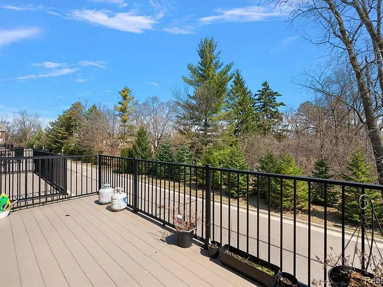 2877 Hartwick Dr — Photo 25