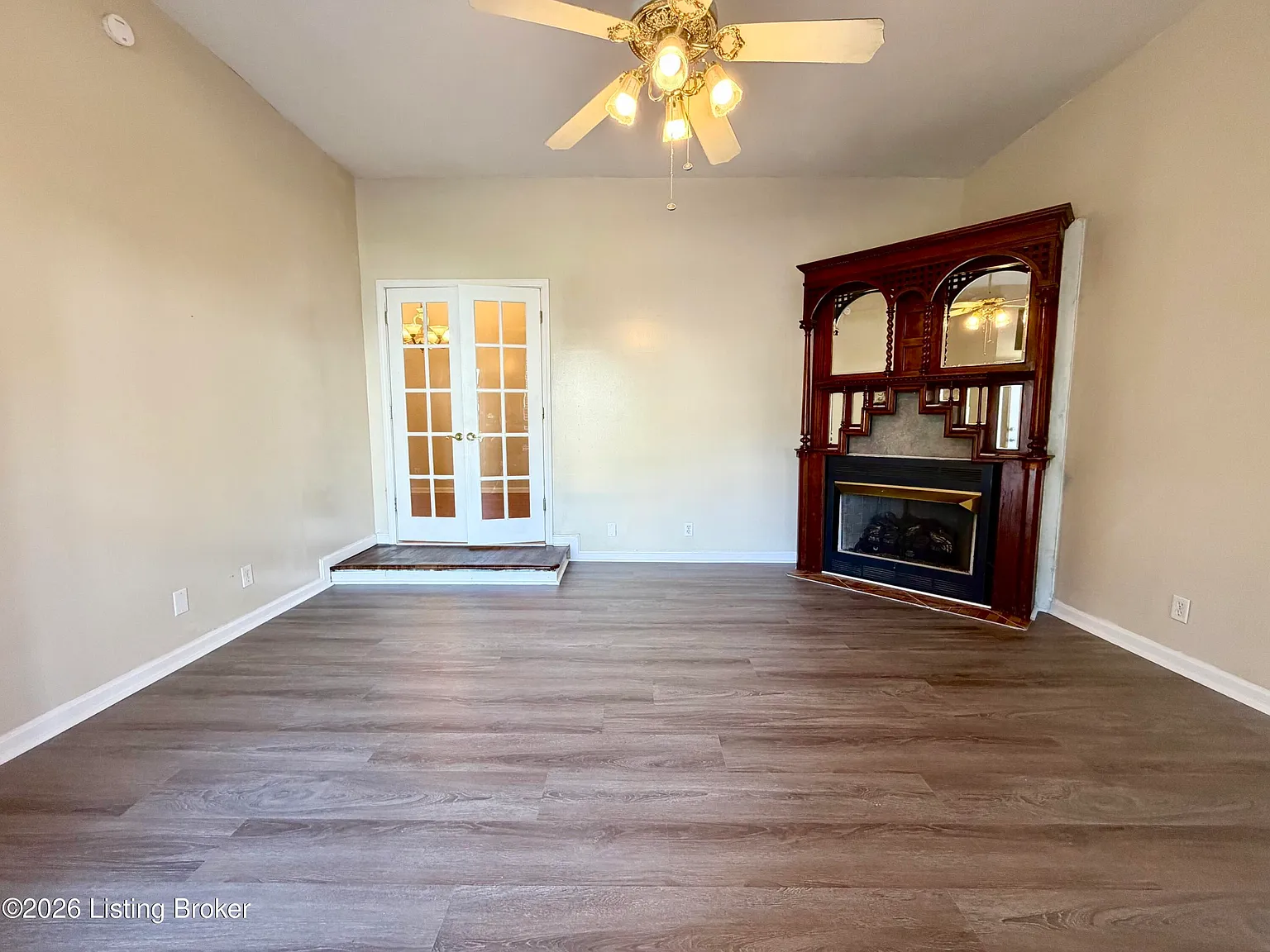 3 bed, 1.0 bath, 1248 sqft, $1,295 — Photo 2