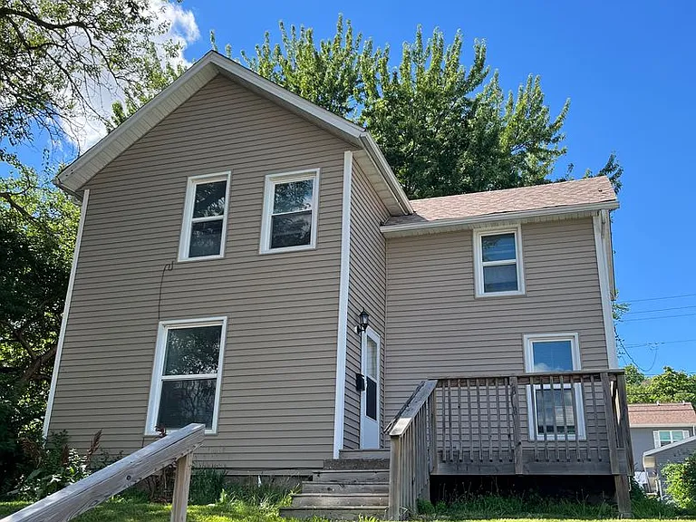 818 Charlotte St — Photo 2