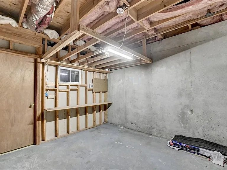 1530 Plunketts Rd — Photo 48