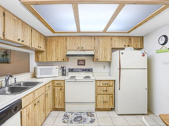 3rd image of 38429 COTTONWOOD PLACE
