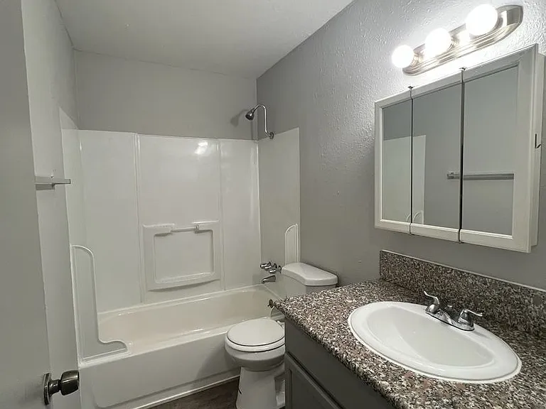 Green Tree Apartments — Photo 18
