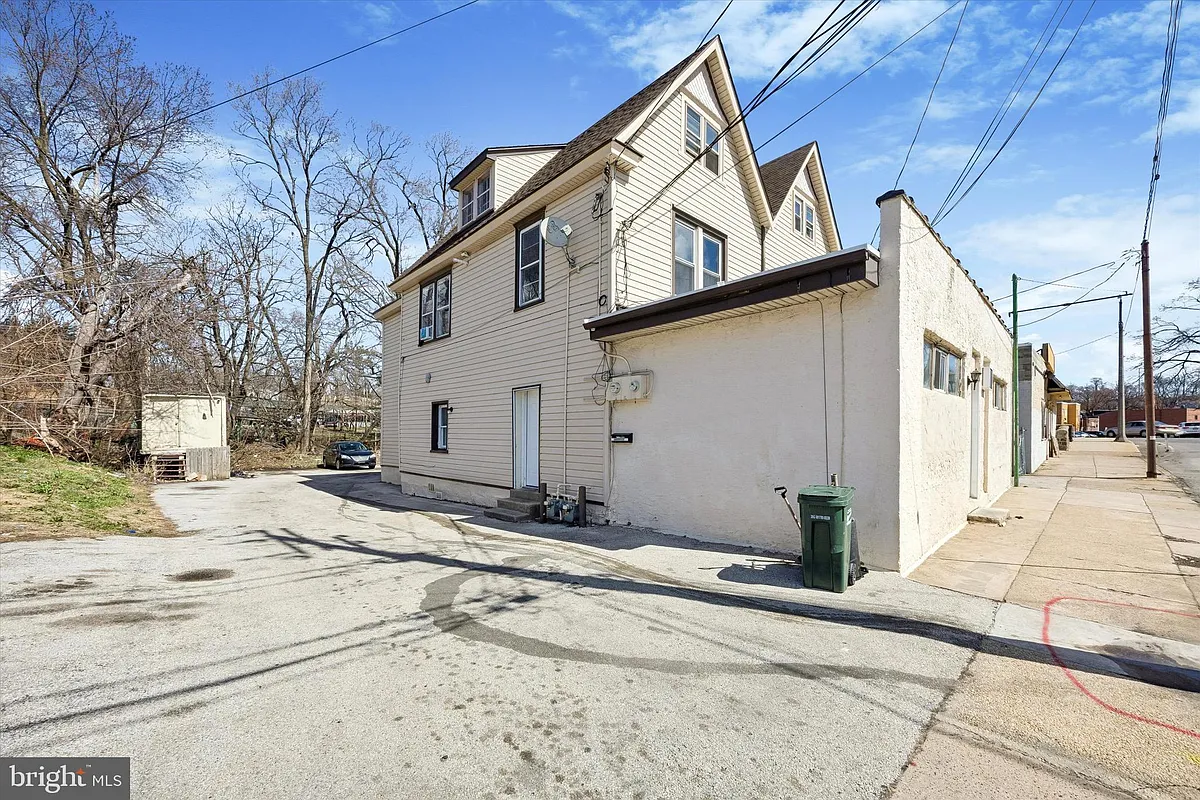 Building Photo - 909 Springfield Rd #B