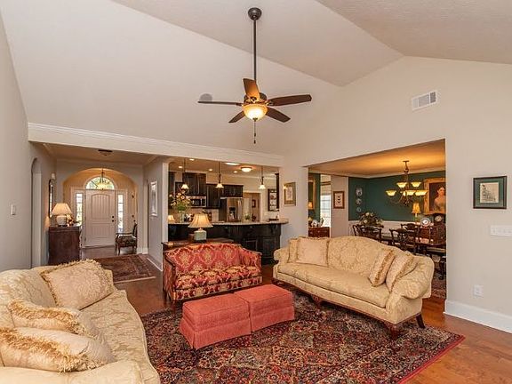 5th image of 342 Loudoun Dr
