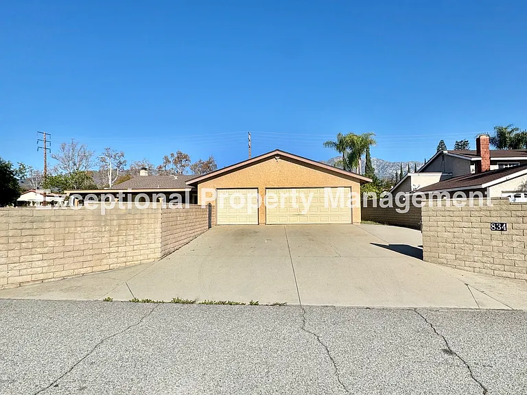 834 W 16th St — Photo 22