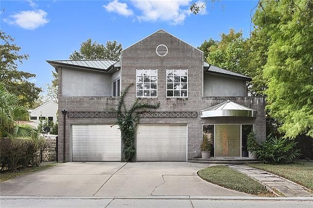 1st image of 302 Bella Dr
