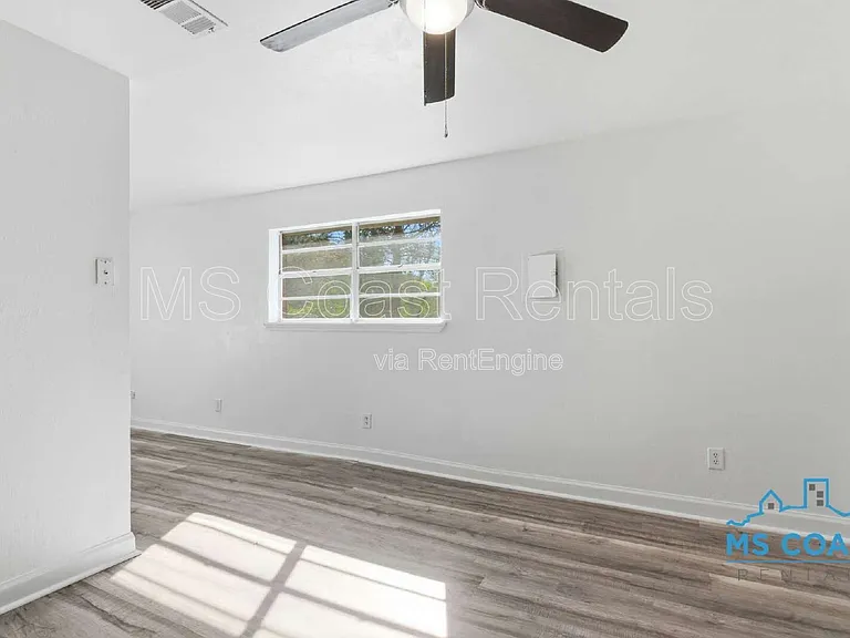 3007 Meteor St — Photo 9