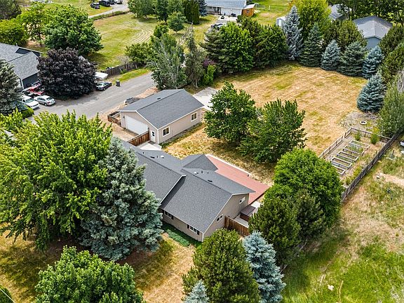 3rd image of 611 E Kyllo Road