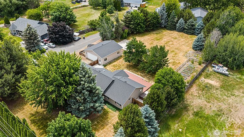 3rd image of 611 E Kyllo Road