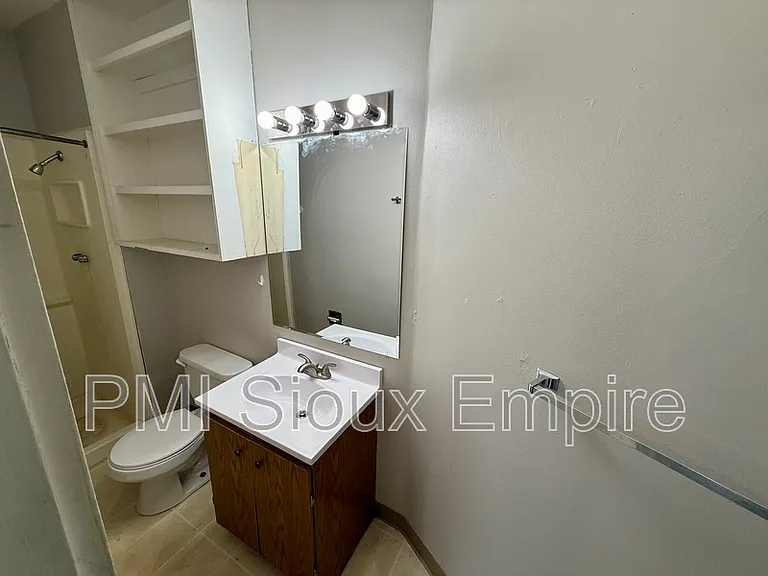 927 S Spring Ave #3 — Photo 7