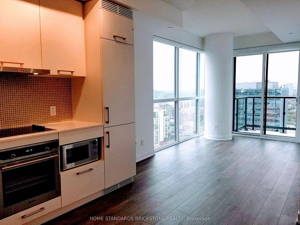 87 Peter St #2306