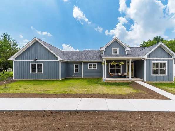52 Clinton St, Canal Winchester, OH 43110