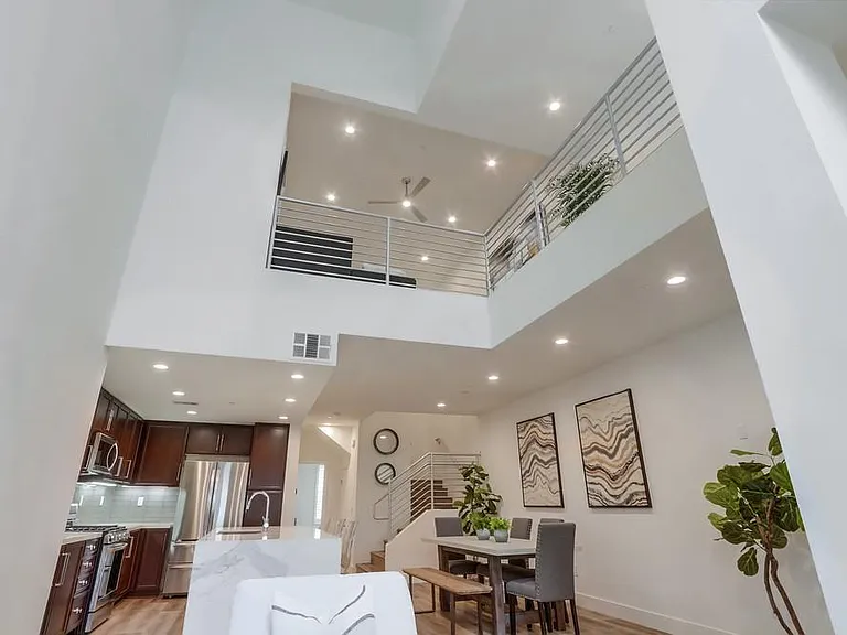 65 Waldorf — Photo 11