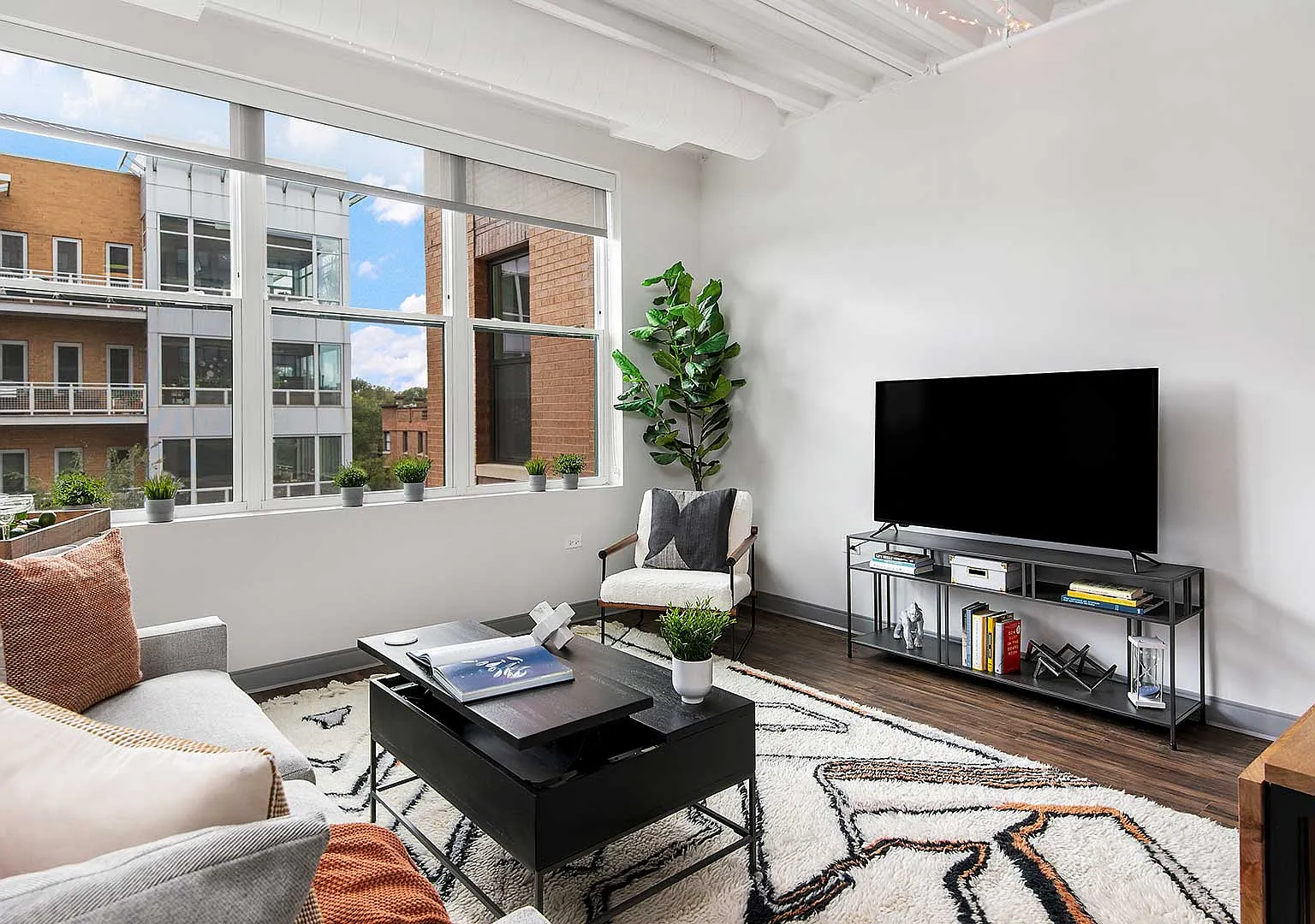 Wrigleyville Lofts — Photo 2