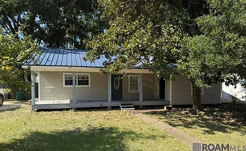 202 Leslie St Photo 1