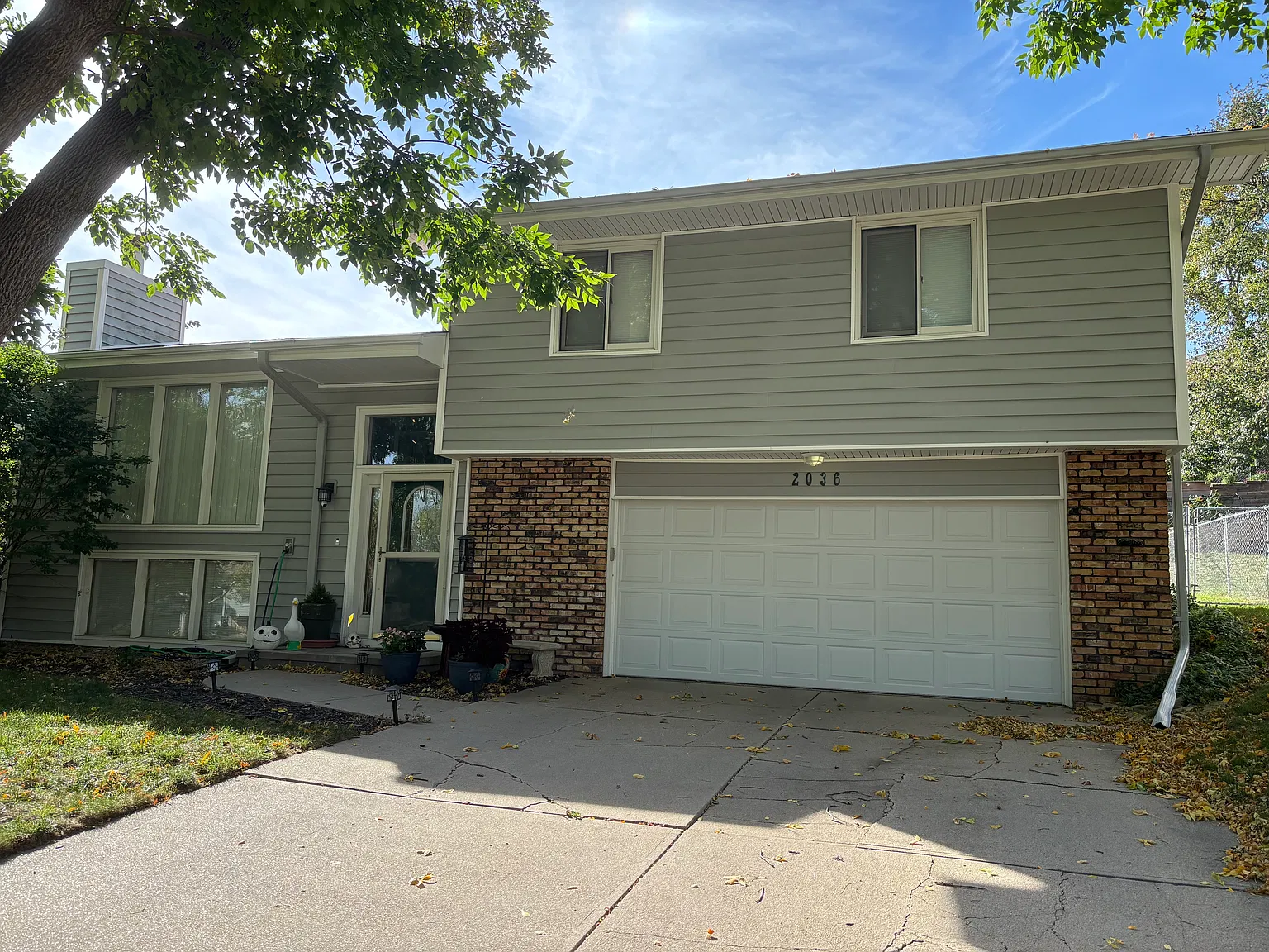 3 bed, 2.5 bath, 1624 sqft, $2,000 — Photo 1