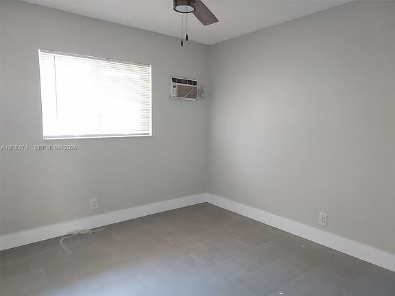 4th image of 808 SW 14th Ter APT 4