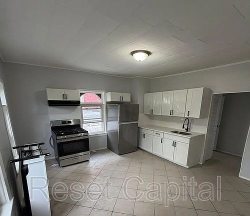 2nd image of 462 Elm St