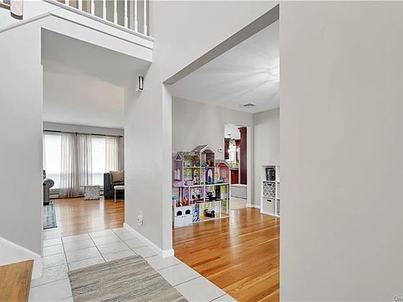 4th image of 105 Winchester Dr