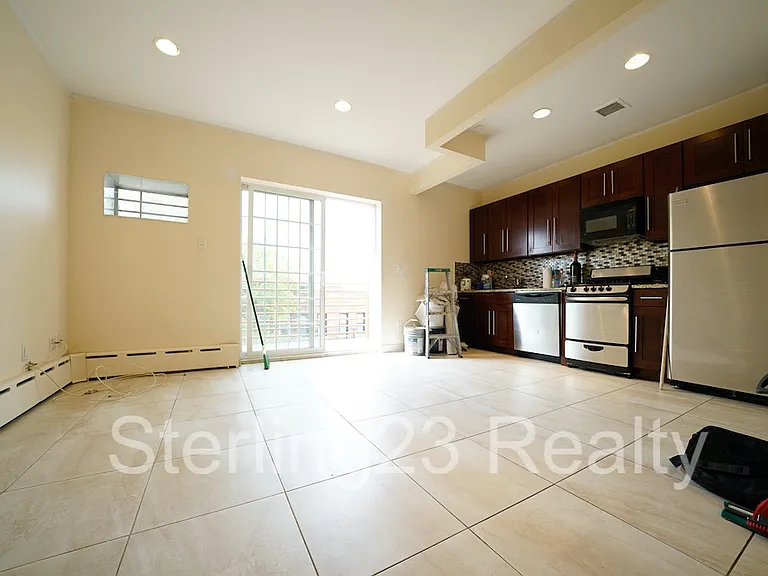 25-21 34th St #4A — Photo 1