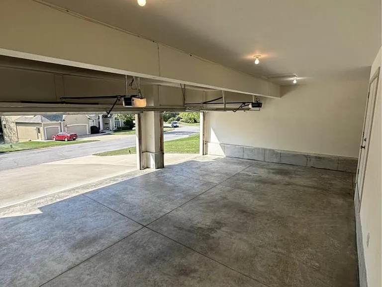 505 NW Highcliffe Dr — Photo 33