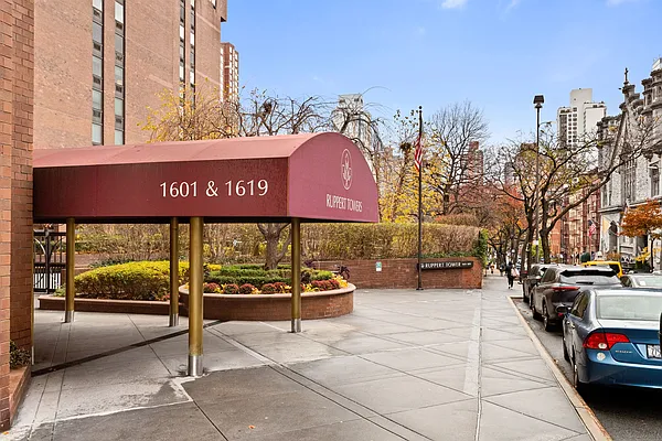 Rented by Sotheby's International Realty | media 11