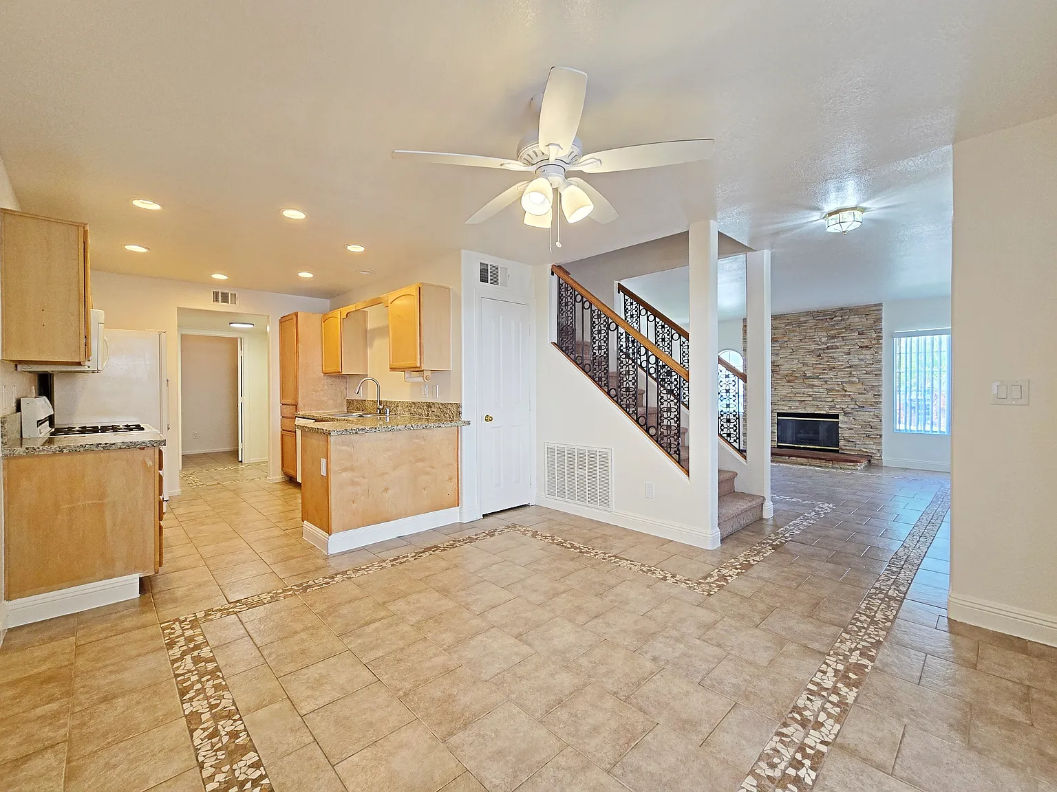 3 bed, 2.5 bath, 1774 sqft, $1,950 — Photo 1