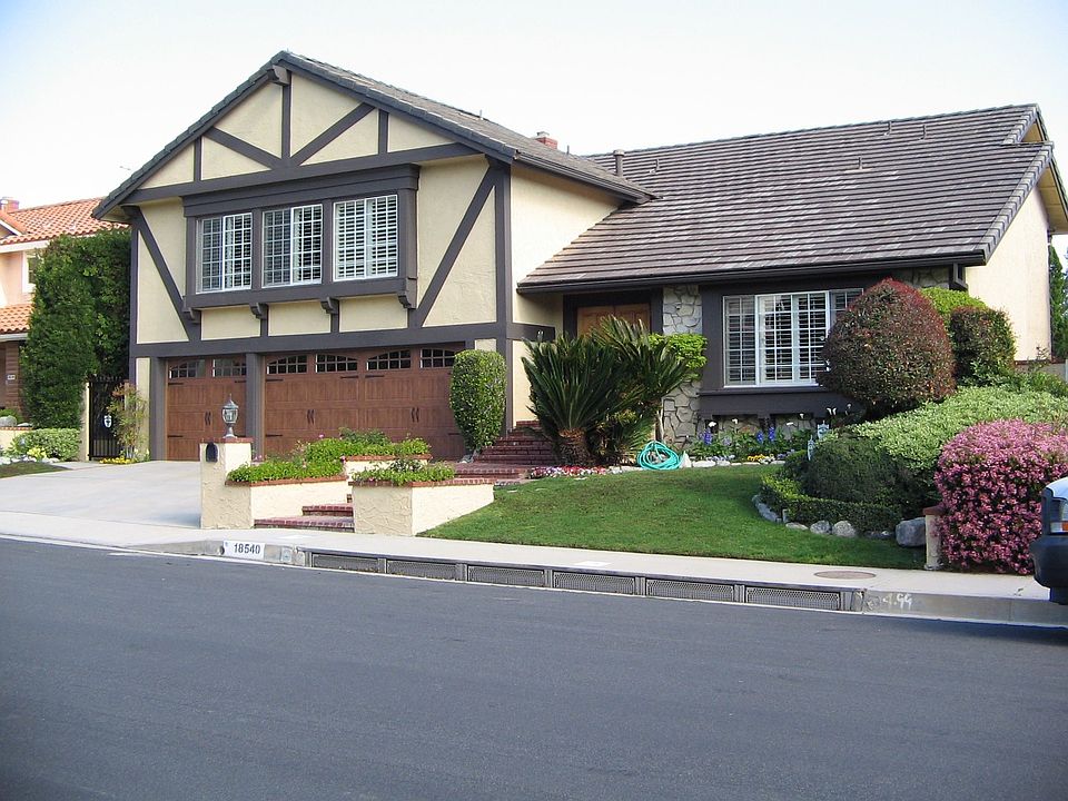 2nd image of 18540 Calle Vista Cir