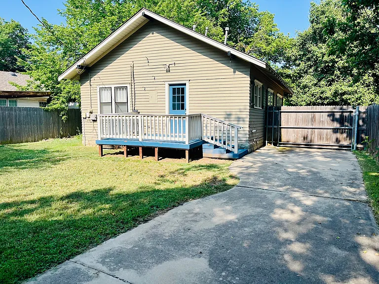 205 S Flood Ave — Photo 15