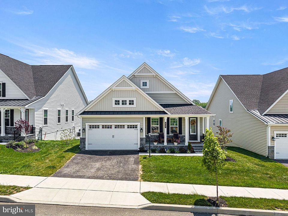 1st image of 937 Eakins Cir