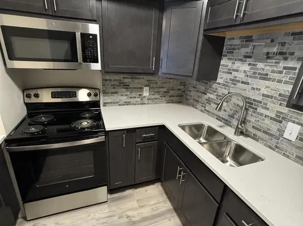 W164N8835 Mill St APT B, Menomonee Falls, WI 53051