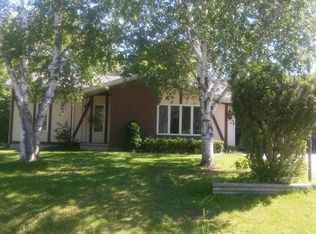 1872 Whitewater Cir, Manitowoc, WI 54220