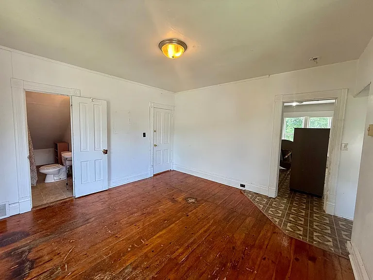 324 N 3rd Ave — Photo 8