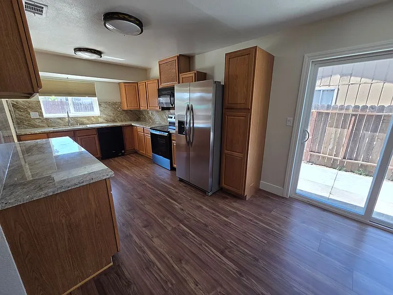 616 Placer Ln — Photo 34