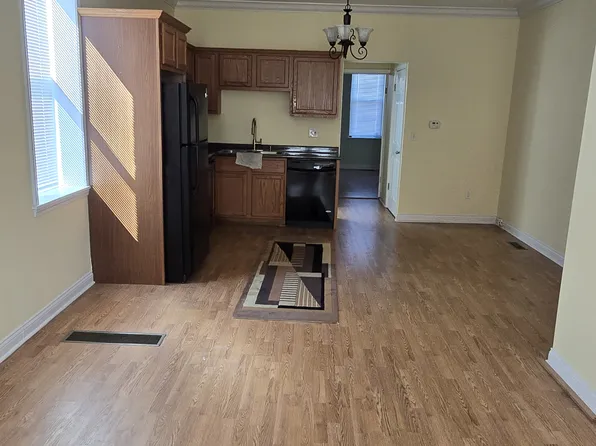 1911 Serbian Dr, Saint Louis, MO 63104
