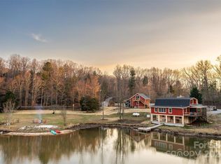 30 Miller Rhodes Ln, Saluda, NC 28773