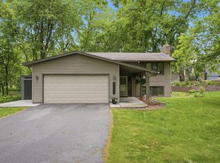 15074 Woodhill Trl, Eden Prairie, MN 55346