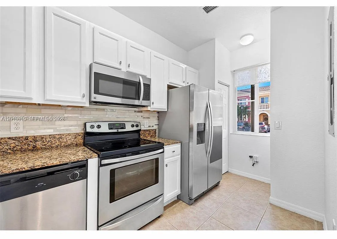 Building Photo - 1820 SW 89th Ter