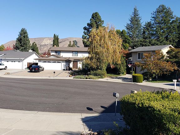 Front view cul de sac