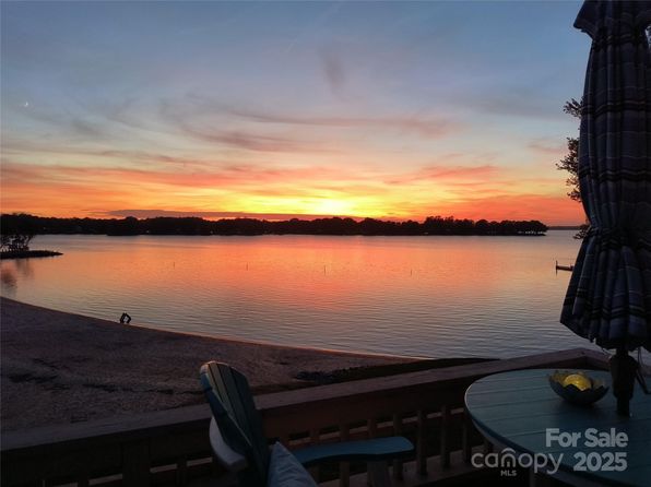 657 Portside Dr, Davidson, NC 28036