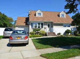 25 Morris Rd, Bethpage, NY 11714