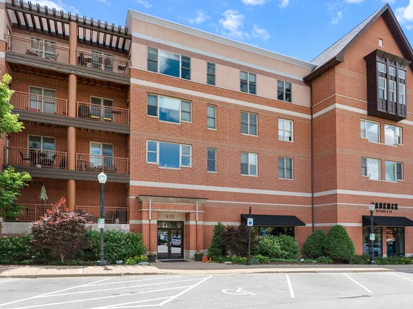 935 Burlington Ave Unit 411, Downers Grove, IL 60515