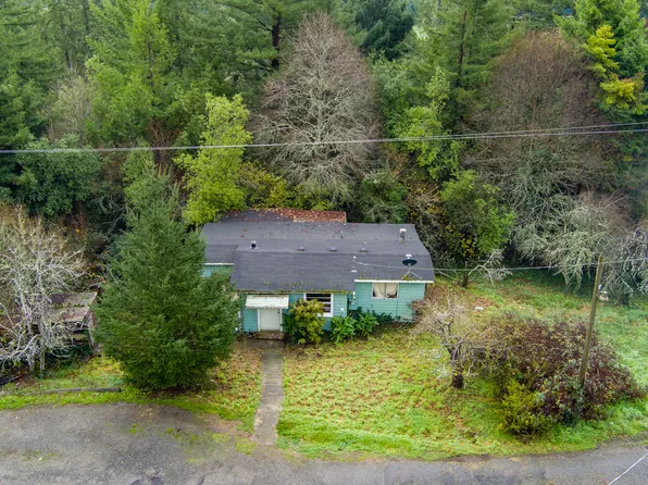 316 Paradise Dr, Fortuna, CA 95540
